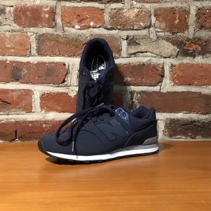 New Balance Sneakers / Navy / Size: 4